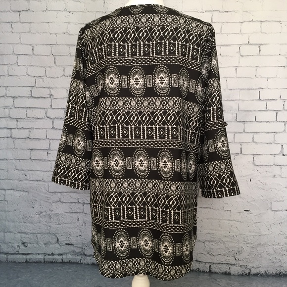 Black and White Pattern Blouse Size XL - Picture 3 of 8